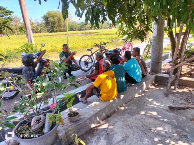 Menjaga Kamtibmas, Komsos Babinsa Ponorogo Himbau Warga
