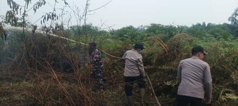 TNI AL BERSAMA POLRI, LAKSANAKAN PENGECEKAN DAN PEMADAMAN KARHUTLA DI KUBU RAYA