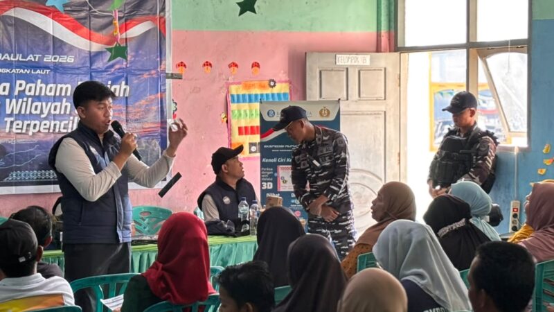 UNSUR TNI AL KRI HIU-634 SALURKAN BANTUAN KEMANUSIAAN DI PULAU PEMANA