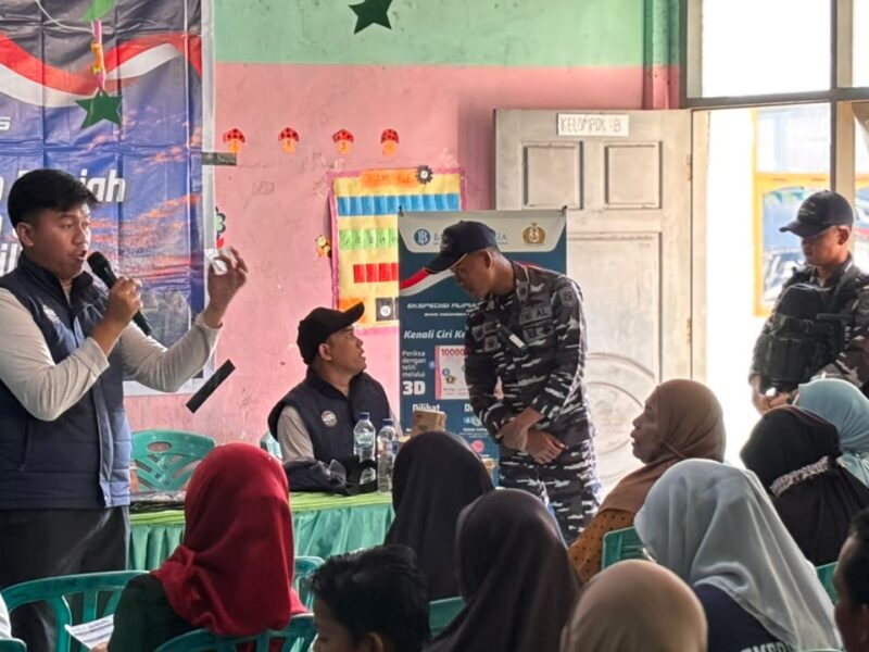UNSUR TNI AL KRI HIU-634 SALURKAN BANTUAN KEMANUSIAAN DI PULAU PEMANA