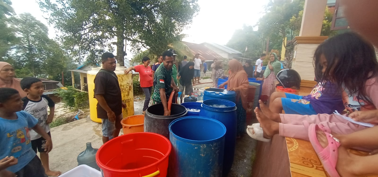 Respon Cepat Kodim 1803/Fakfak Salurkan Air Bersih untuk Warga Duluan Pokpok – Detiktoday.com