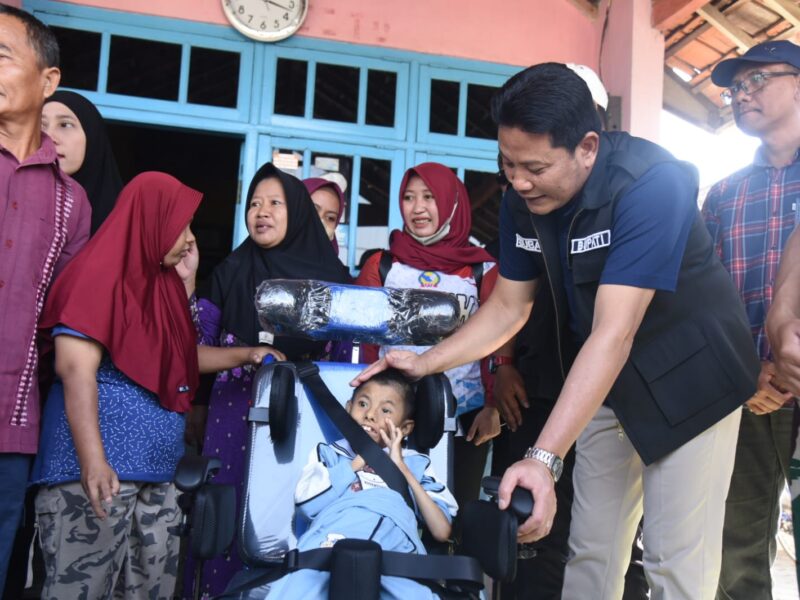 Bupati Subandi Antar Kursi Roda, Harapan Anak Difabel untuk Kembali Beraktivitas Terwujud – Detiktoday.com