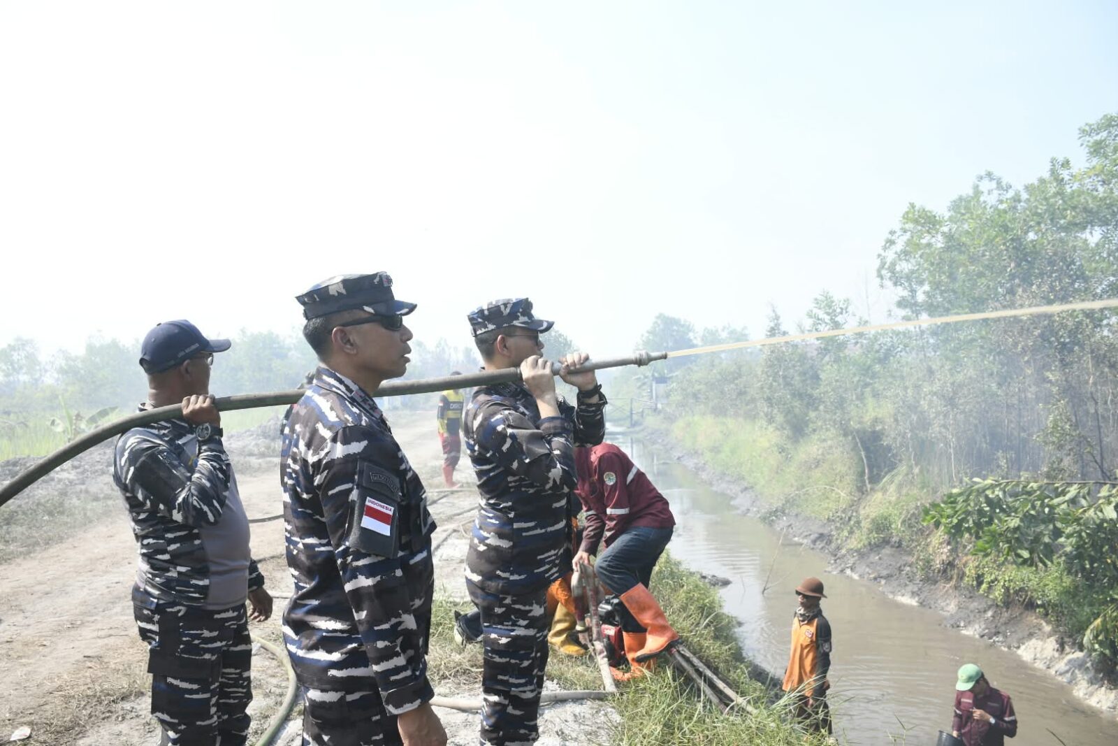 Danlanal Banjarmasin bersama Dankodaeral XIII Lakukan Peninjauan Karhutla