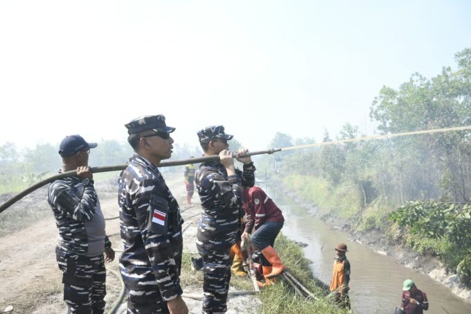 Danlanal Banjarmasin bersama Dankodaeral XIII Lakukan Peninjauan Karhutla