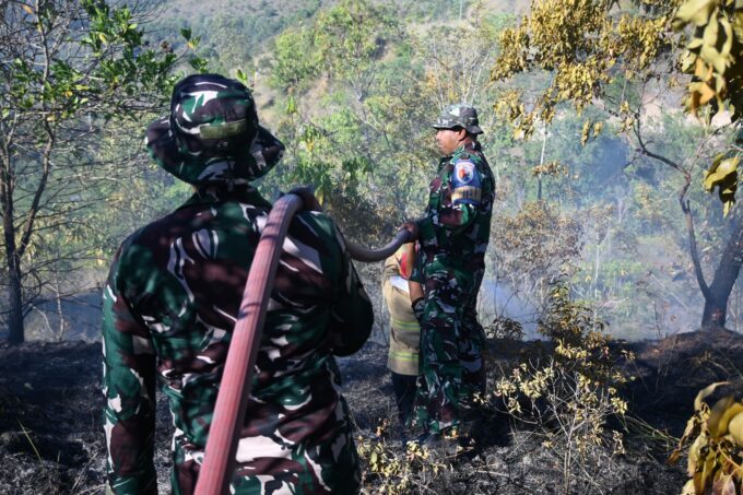 Tak Kenal Lelah, Lanud SIM Jajaran Kodau I Kembali Bergerak Cepat Padamkan Karhutla