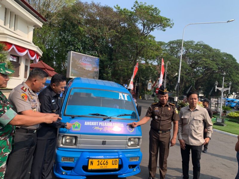 66 Armada Layani Angkutan Pelajar Gratis di Malang – Detiktoday.com