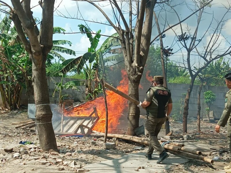 Pemkab Sidoarjo Ratakan Lapak Bekas Lokalisasi Krengseng – Detiktoday.com