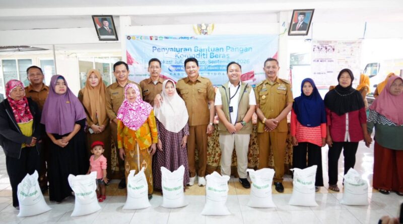 Bupati Subandi Pastikan Beras Layak dan Tepat Sasaran saat Salurkan Bantuan Pangan  di Sedati – Detiktoday.com