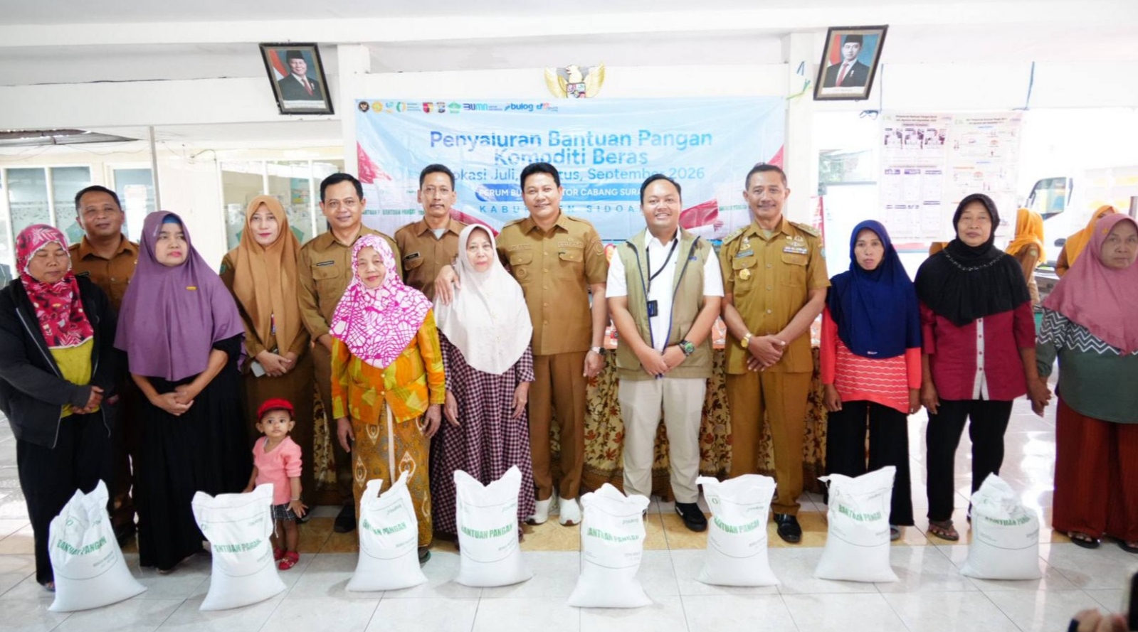 Bupati Subandi Pastikan Beras Layak dan Tepat Sasaran saat Salurkan Bantuan Pangan  di Sedati – Detiktoday.com