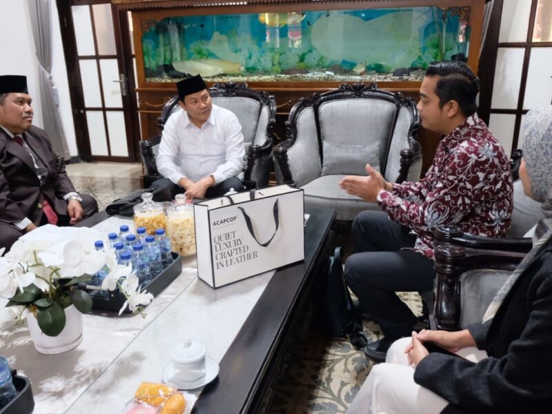Tas Kulit Sidoarjo “Acapcop” Produk UMKM Tembus Paris Fashion Week  – Detiktoday.com