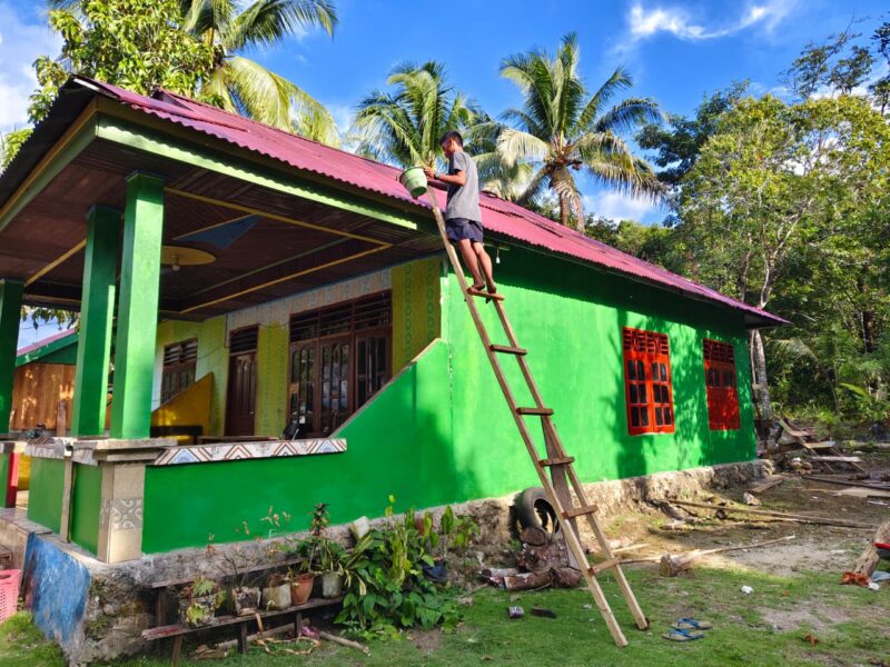 Wujud Nyata Kepedulian TNI AD, Satgas TMMD Ke-129 Kodim 1807/Sorong Selatan Percepat Rehab RTLH Milik Ibu Diana