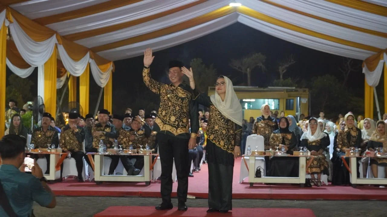 Gemuruh Takbir di Pulau Datok! Bupati Fransiskus Diaan Antar Kafilah Kapuas Hulu di Pembukaan MTQ XXXIV Kalbar – Detiktoday.com