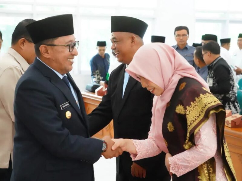 Inoki Ulma Tiara Dilantik sebagai Direktur Perumda Air Minum Tirta Alami Tanah Datar Periode 2026–2031 – Detiktoday.com