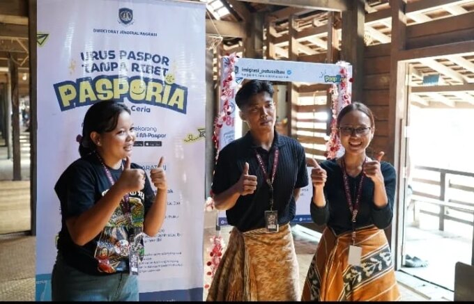 Imigrasi Hadir di Betang, PASPORRIA Sapa Warga Dayak di Rumah Betang Sungai Utik – Detiktoday.com