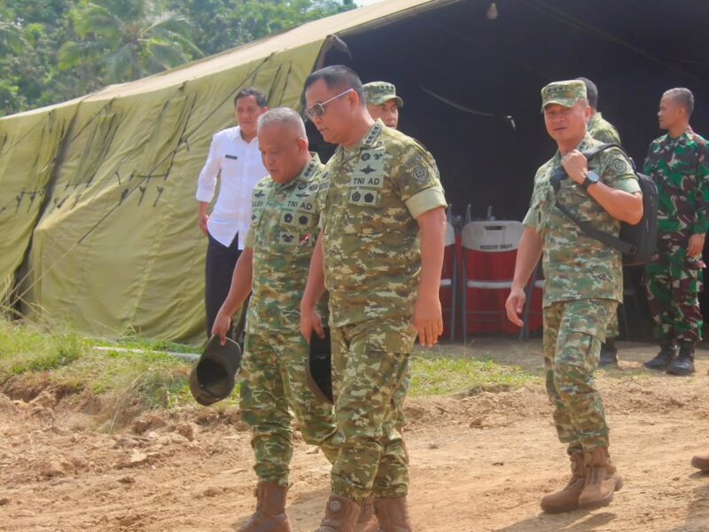 Wapang TNI Tinjau Karya Bakti, Pembangunan KDKMP dan Yonif TP 842/Badak Sakti di Pandeglang