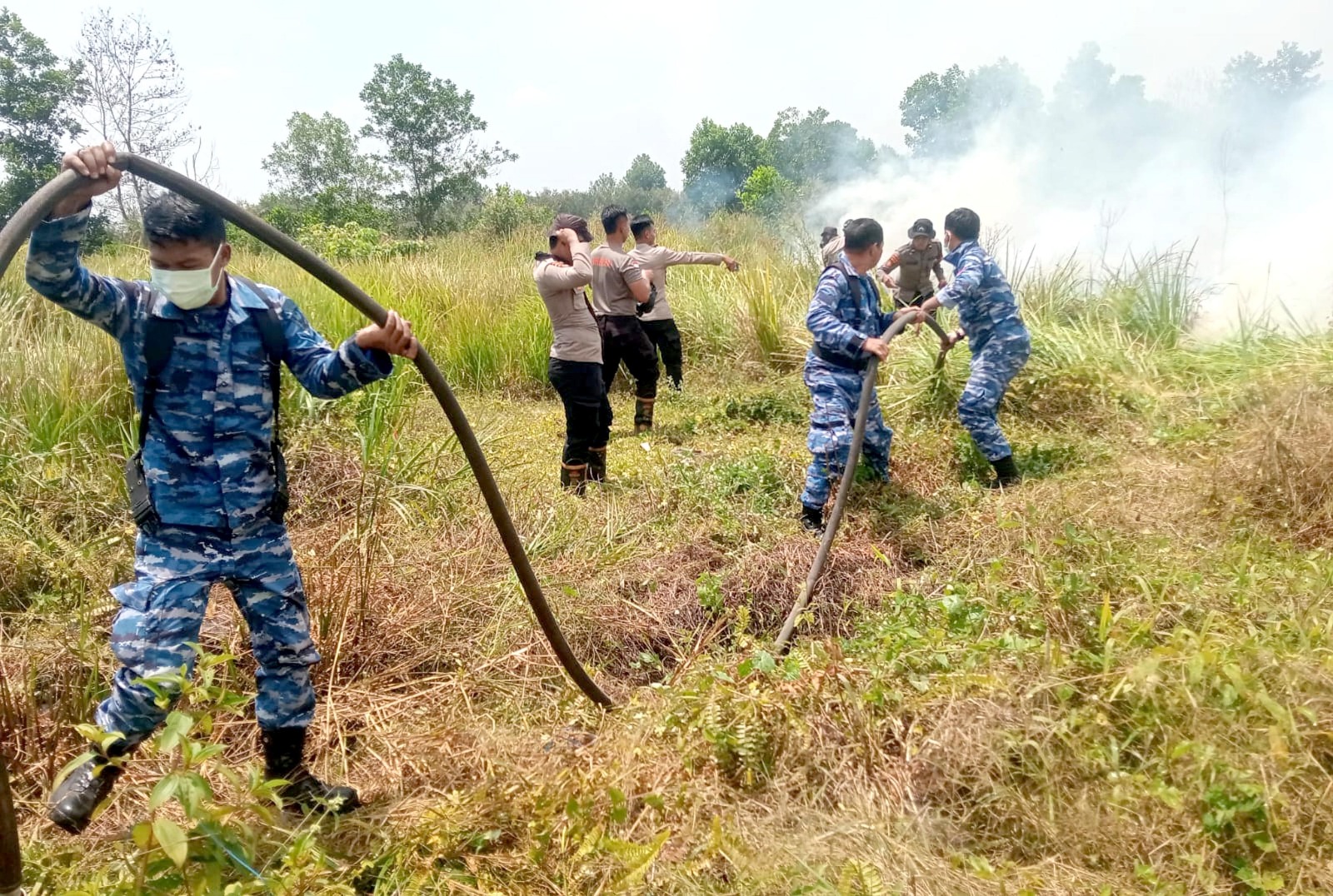 Komandan Lanud Sjamsudin Noor Pimpin Langsung Pemadaman Kebakaran Hutan dan Lahan di Kalimantan Selatan