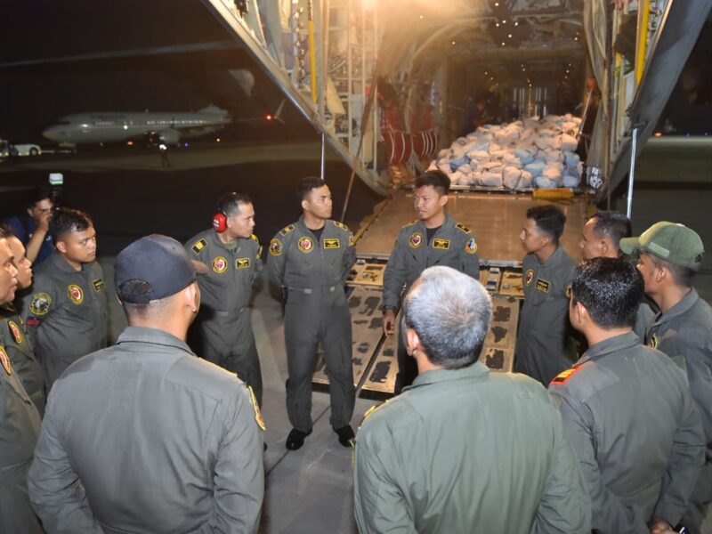 Hari Kesepuluh Penanganan Gempa NTT, TNI Salurkan 825,585 Ton Bantuan