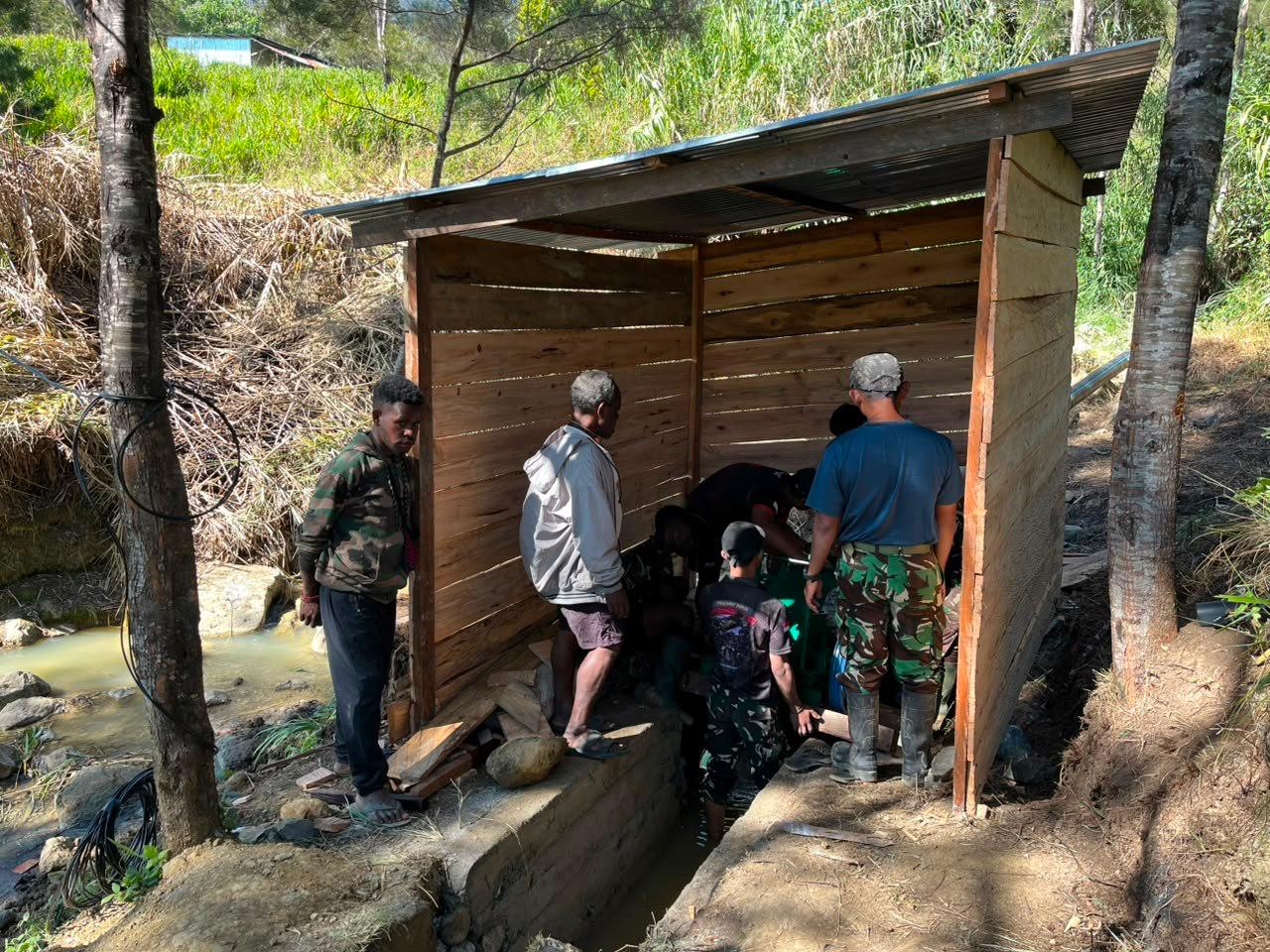 PLTMH Hadir di Kampung Tabukeker, Buka Akses Listrik dan Air Bersih bagi Masyarakat