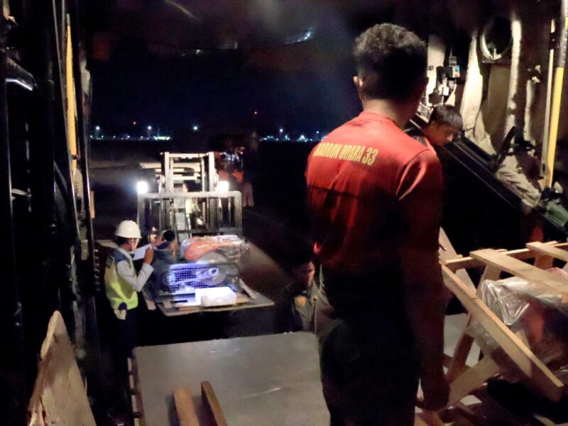 Menembus Langit Banua, Hercules TNI AU Bawa Bantuan Presiden RI untuk Penanganan Karhutla di Kalimantan Selatan