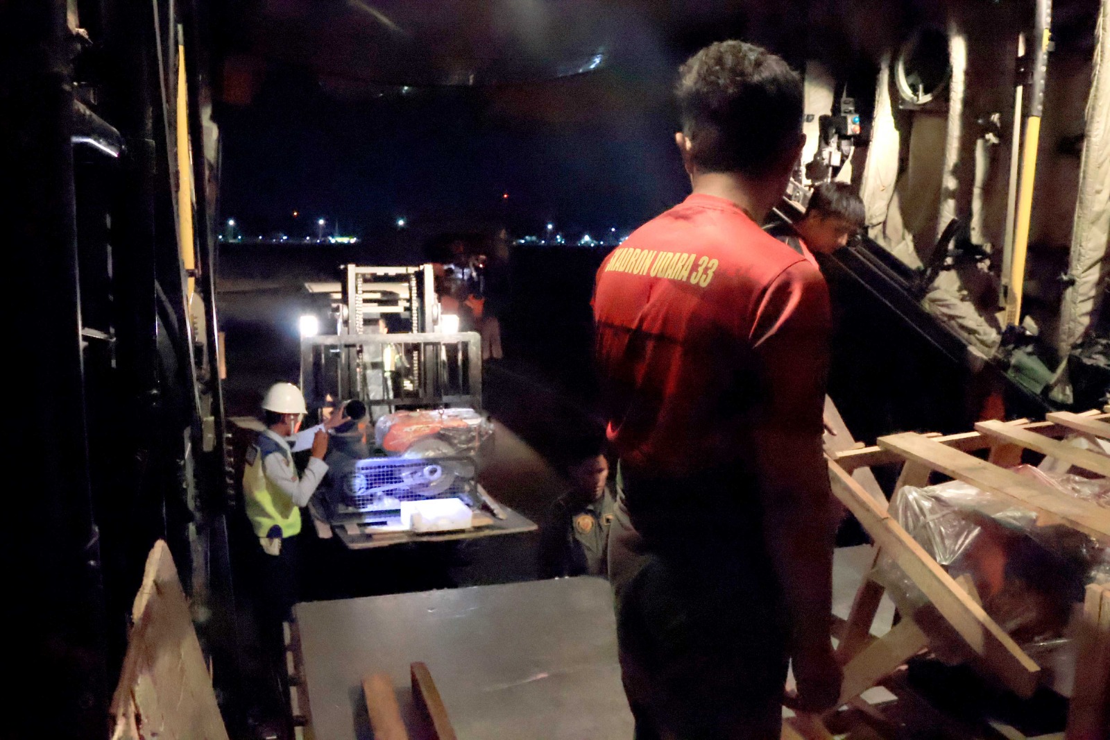 Menembus Langit Banua, Hercules TNI AU Bawa Bantuan Presiden RI untuk Penanganan Karhutla di Kalimantan Selatan