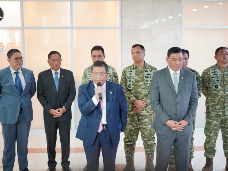 Wapang TNI Dampingi Menhan RI dalam Rapat Kerja Bersama Komisi I DPR RI
