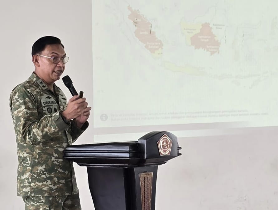 Tak Hanya Padamkan Api, TNI Perkuat Penanganan Karhutla Melalui Penyuluhan