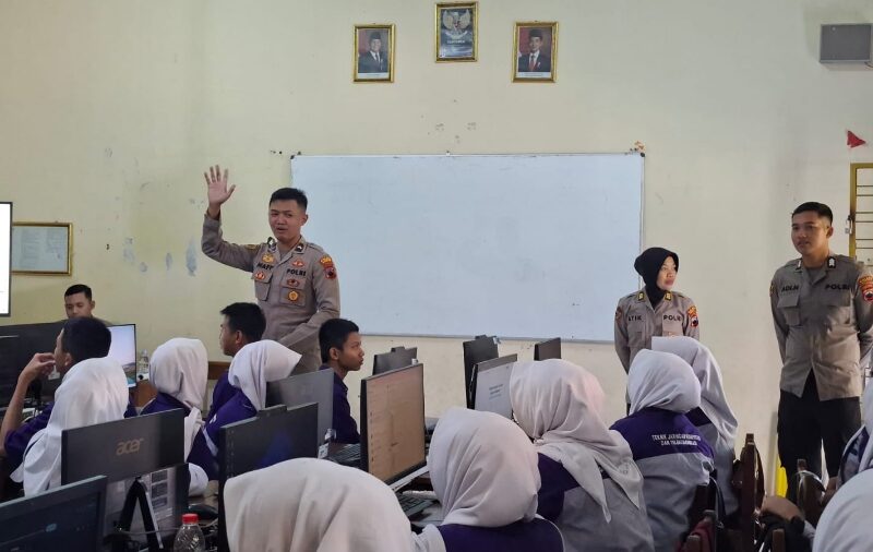 Belajar AI, Pelajar SMK Negeri 2 Demak Diajarkan Tangkal Hoaks