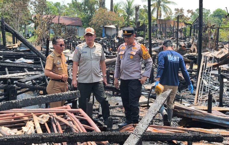 Dini Hari Mencekam di Palingkau Lama, Api Lahap 6 Rumah, Barak dan Gedung Bulu Tangkis