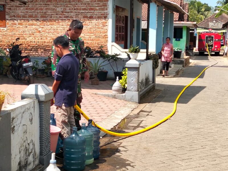 Kodim 0806/Trenggalek Kerahkan Water Tank Bantu Warga Krisis Air