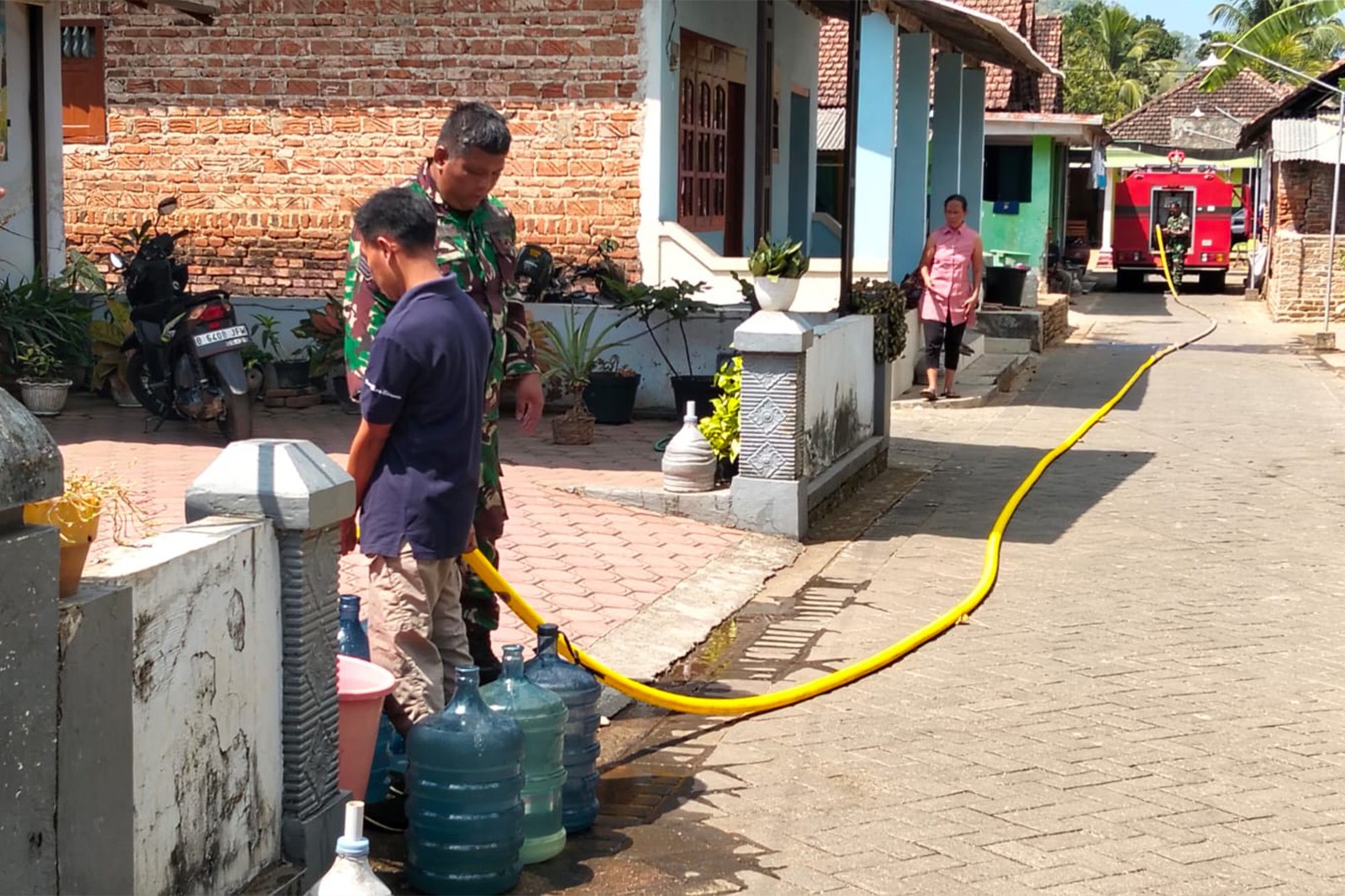 Kodim 0806/Trenggalek Kerahkan Water Tank Bantu Warga Krisis Air