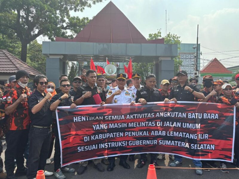 Geruduk Kantor Gubernur Soal Truk Batu Bara BSE, PAC Pemuda Pancasila PALI Nilai Pemprov Sumsel Tak Punya Nyali – Detiktoday.com