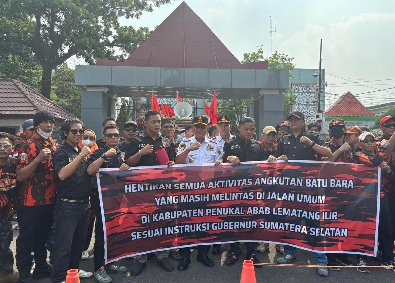 Geruduk Kantor Gubernur Soal Truk Batu Bara BSE, PAC Pemuda Pancasila PALI Nilai Pemprov Sumsel Tak Punya Nyali – Detiktoday.com