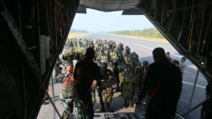 Aksi Airborne Lima Negara Warnai Latgabma SGS 2026