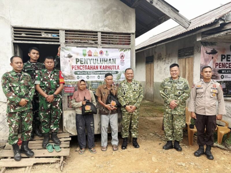 TNI Gencarkan Penyuluhan Door to Door Cegah Karhutla di Kabupaten Sambas